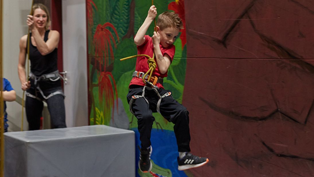 Es geht über Schluchten! © Bronx Rock Kletterhalle